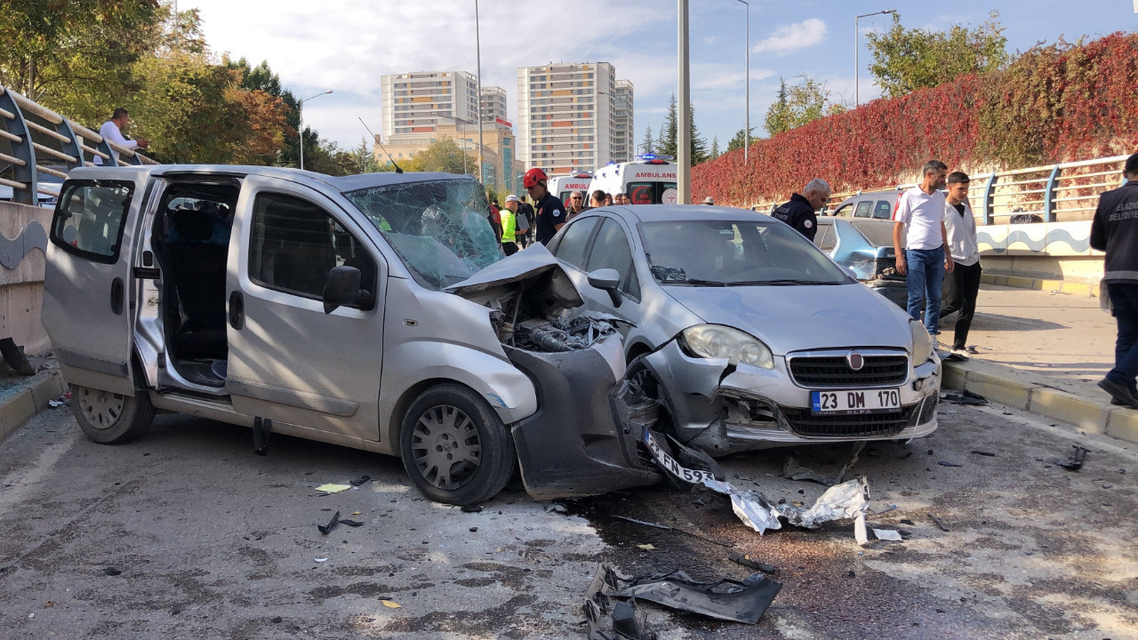 Alt geçitte zincirleme kaza: Yaralılar var