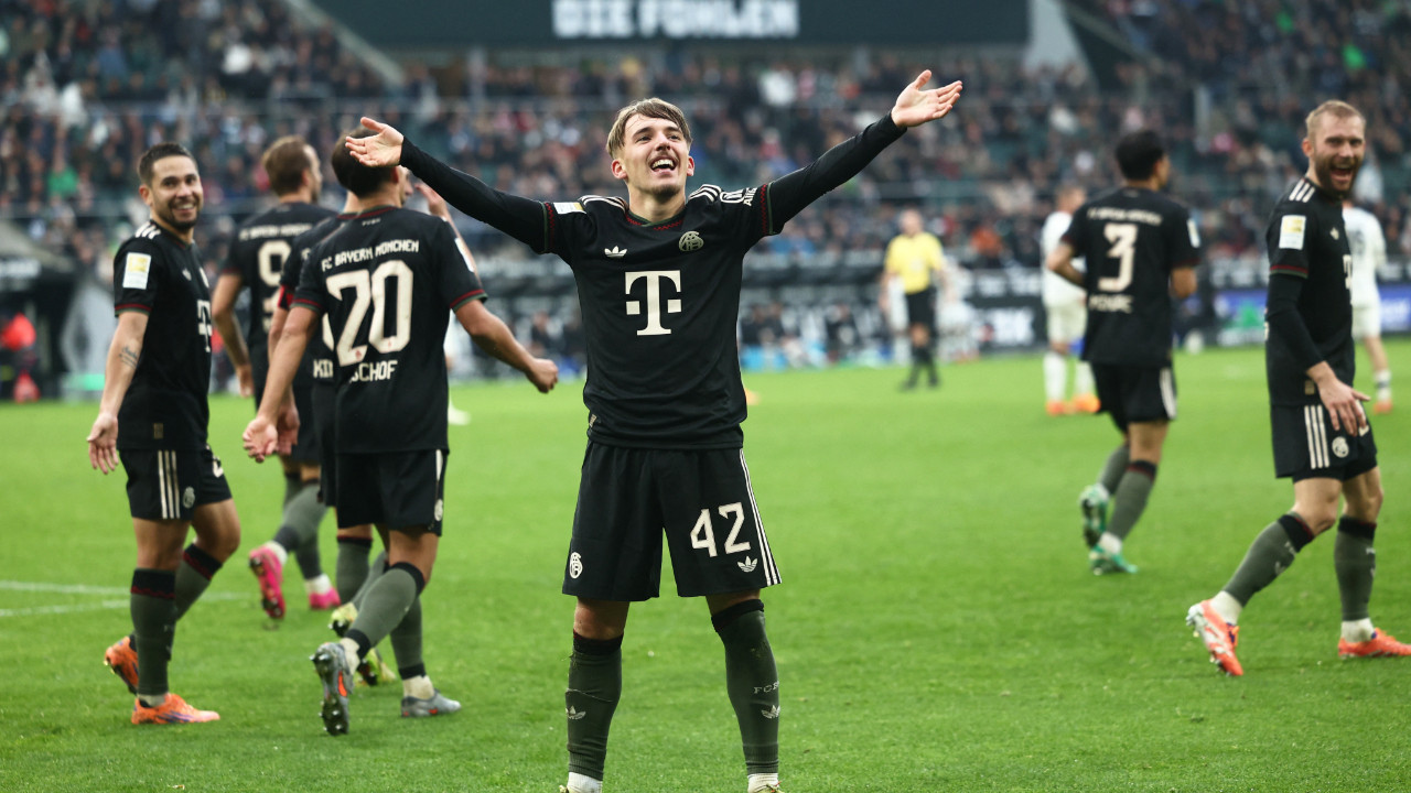 Bayern Münih 10 kişi kalan Mönchengladbach'a acımadı: 3 golle 8'de 8 geldi