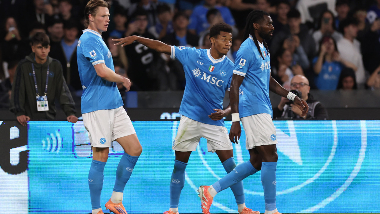 Napoli, 4 gollü maçta Inter'i devirdi: İtalya'da zirveye yerleşti