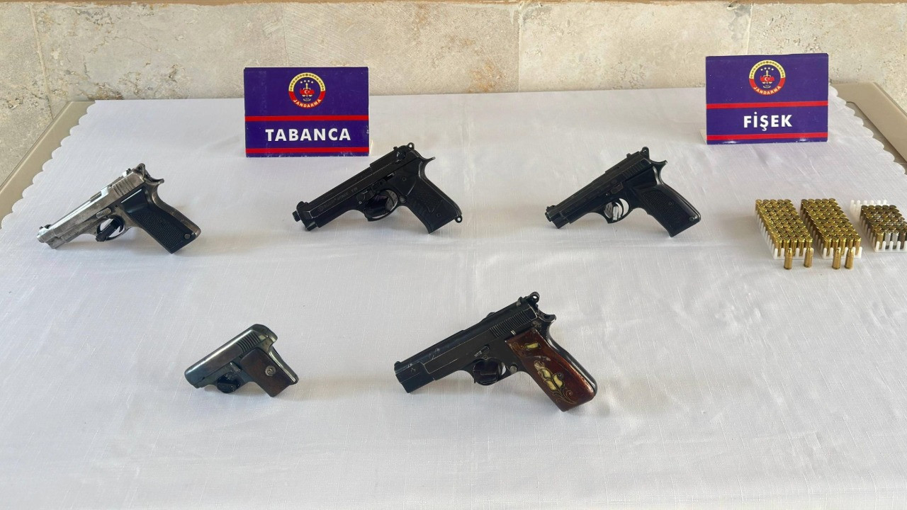 Silah kaçakçısı diye gözaltına alındı, adli kontrolle serbest bırakıldı