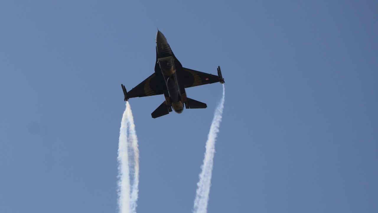 SOLOTÜRK'ten Pamukkale'de gösteri uçuşu