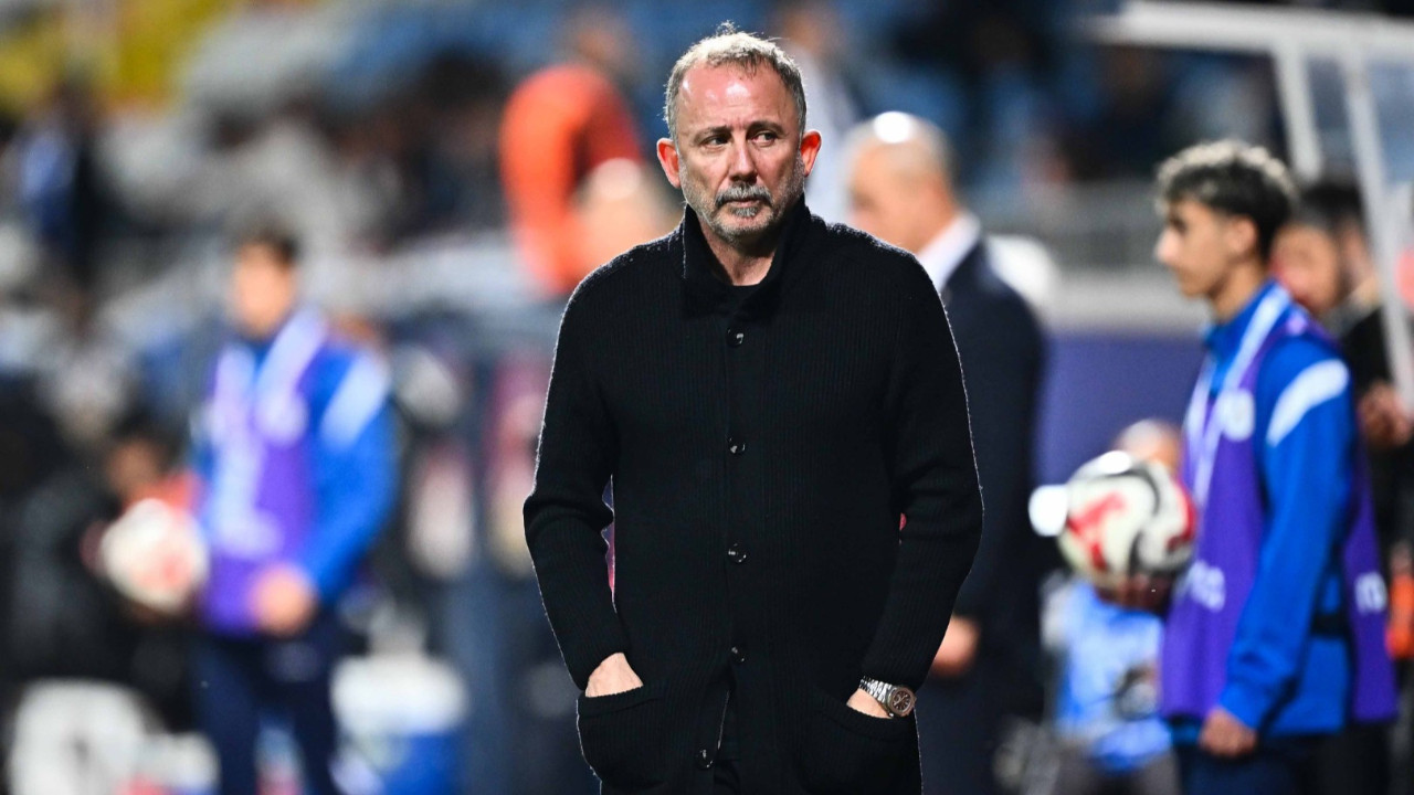 Beşiktaş taraftarı 'hesap verecek' dedi, Sergen Yalçın tribüne gitti