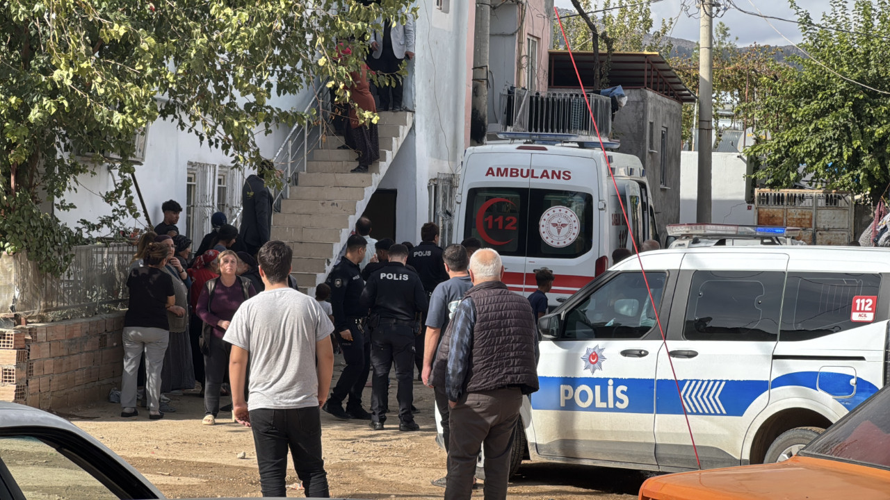 Birlikte yaşadığı kadını vurup, intihar etti