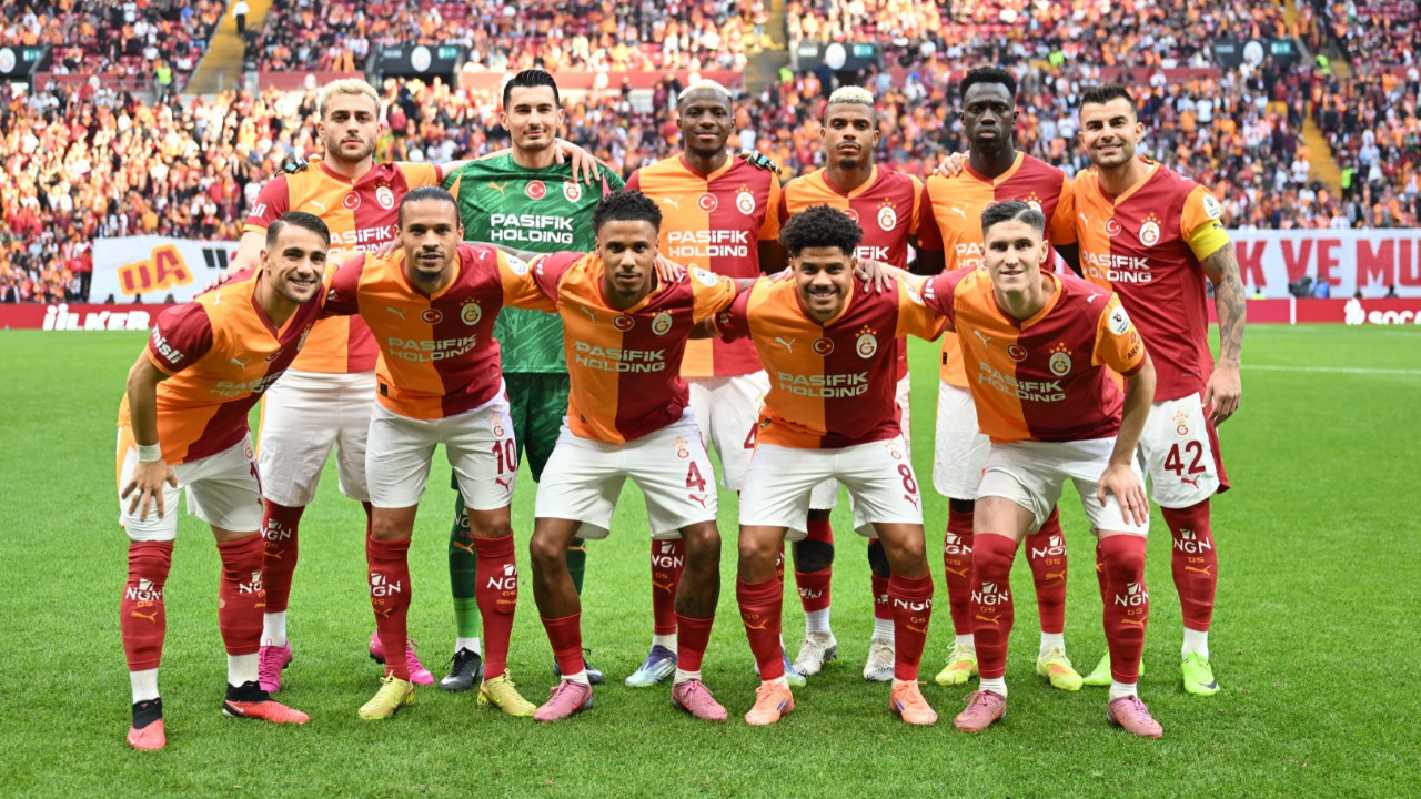 RAMS Park'ta 29 Ekim coşkusu: Barış Alper Yılmaz'a özel pankart