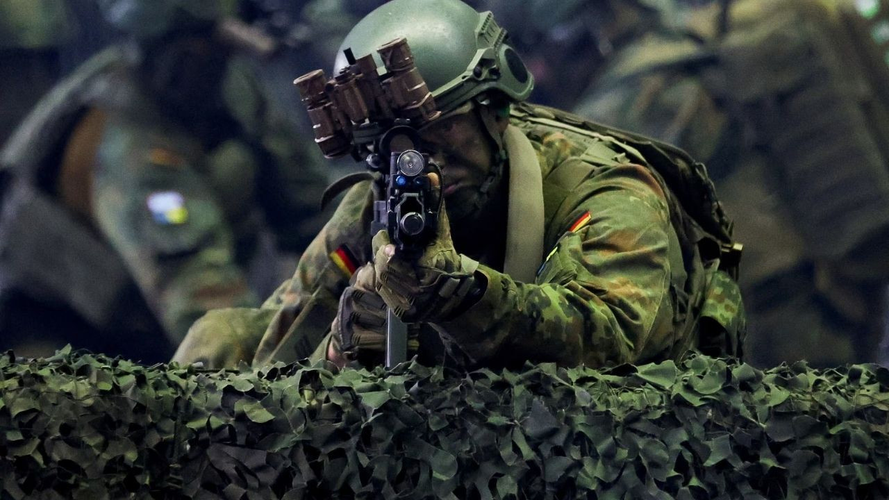 Almanya, sivillere kiraladığı askeri tesisleri geri alıyor