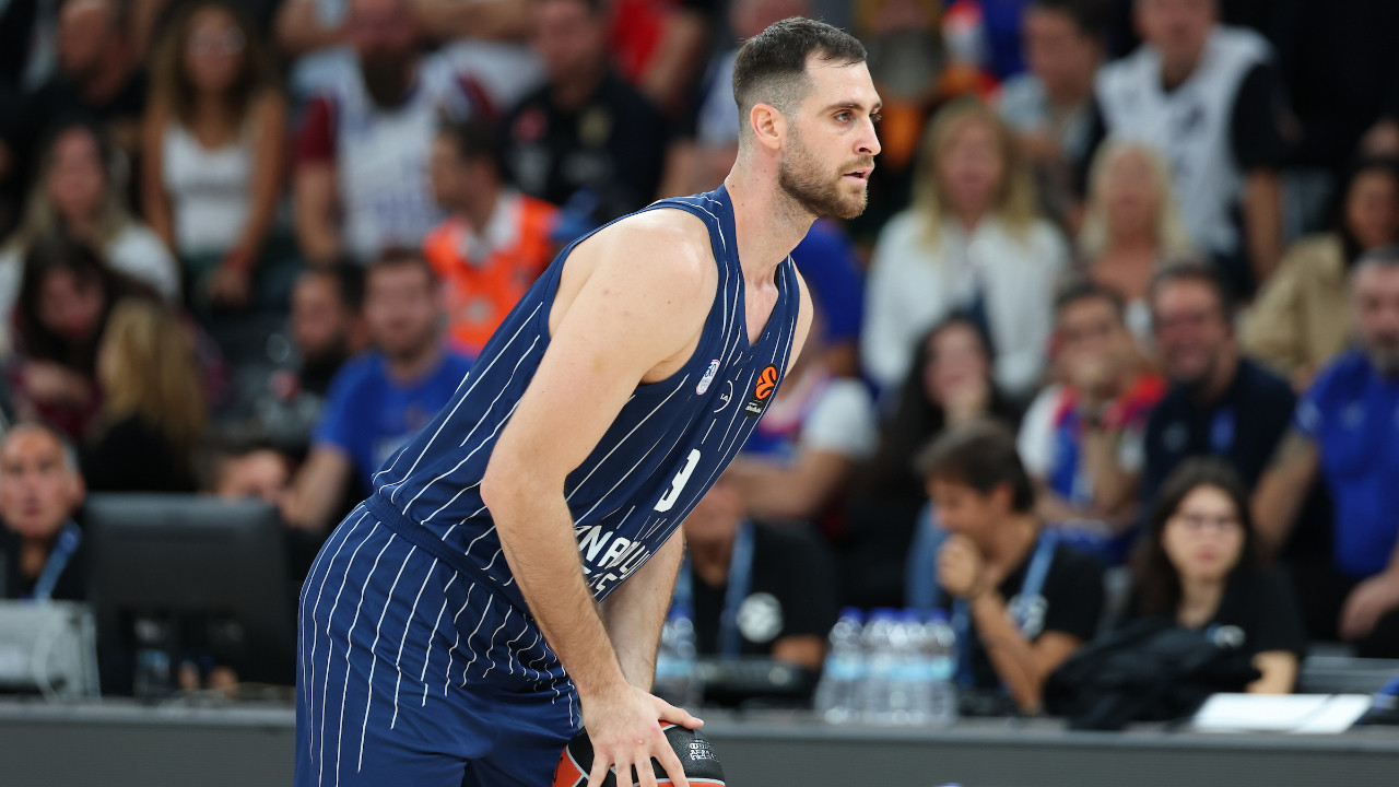 Anadolu Efes'te Papagiannis ameliyat edildi: 8 ay parkeden uzak kalacak