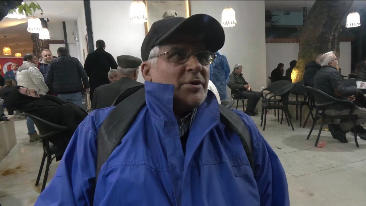 Bu soğukta sokakta sabahladılar: Herkes panik içindeydi