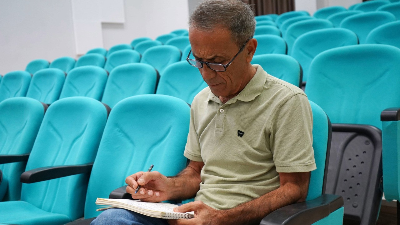 Emekli hakim yeniden öğrenci oldu