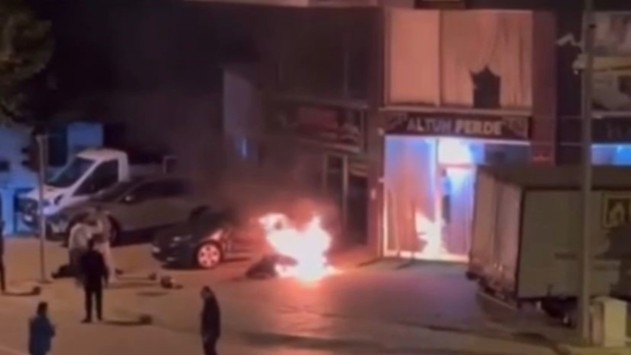 Kaza yapıp yanmaya başladı, vatandaşlar kurtardı