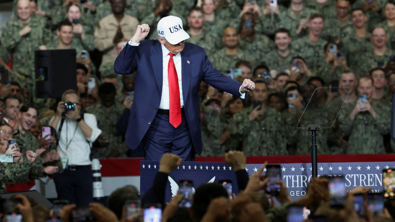 Trump askerleri karşısına aldı ve konuştu: Fazla yakışıklısınız