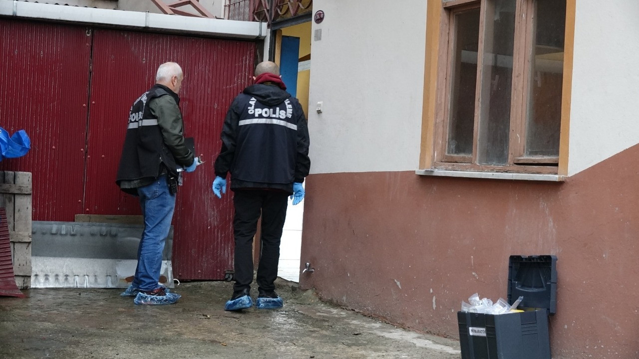 Borç nedeniyle tartıştığı 3 akrabasını silahla ağır yaraladı