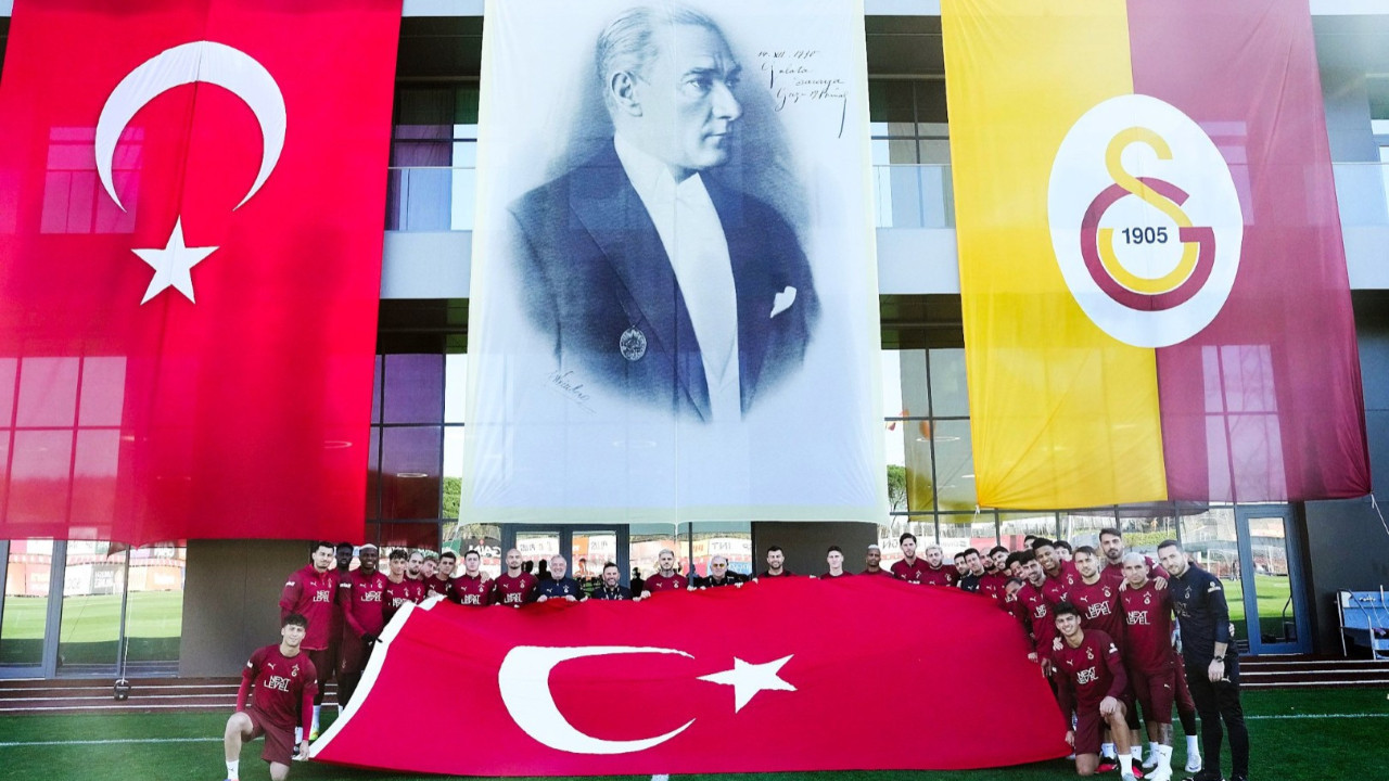 Galatasaraylı futbolculardan 29 Ekim kutlaması