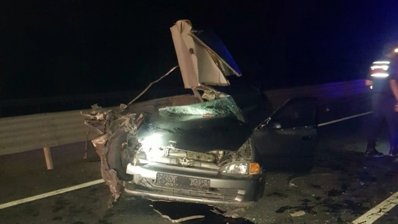 Otobüsle otomobil çarpıştı: 1 ölü, 2 yaralı