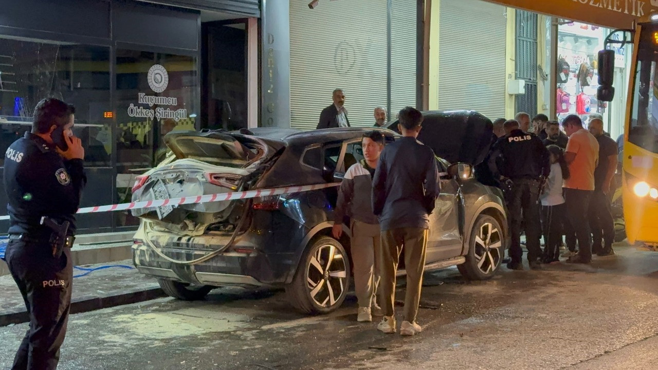 Park halindeki otomobilde mutfak tüpü patladı