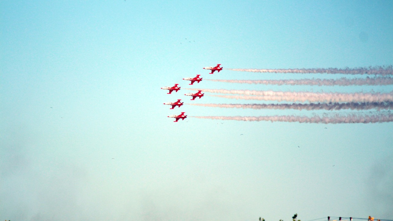 Türk Yıldızları’nın gösterisi nefes kesti