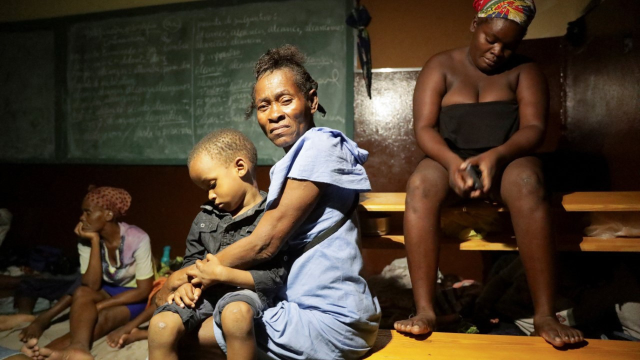 Ülkeyi kasırga vurdu: En az 25 ölü