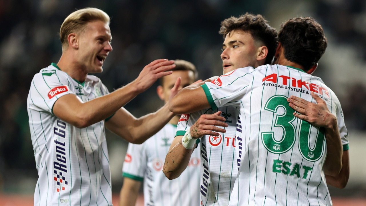 Konyaspor 9 kişi kaldı, 6 gollü maçta tur atladı