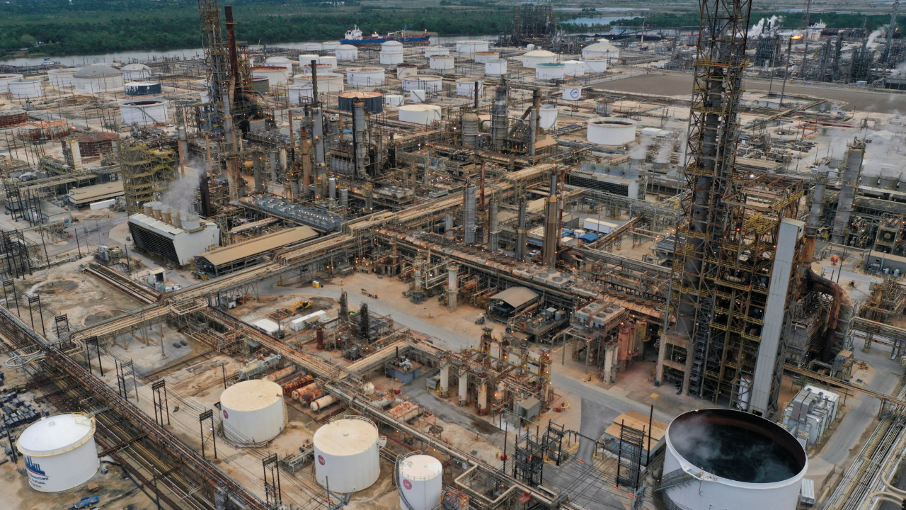 ExxonMobil ve Chevron petrol üretimini artırıyor