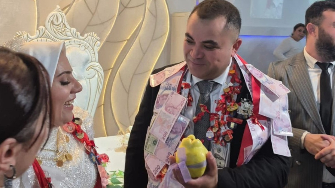 Damada takı yerine ayva taktılar