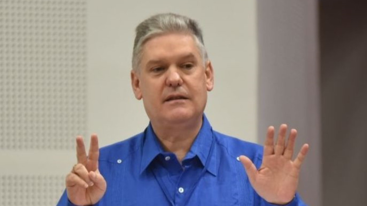 Küba'da eski Ekonomi Bakanı'na casusluk suçlaması