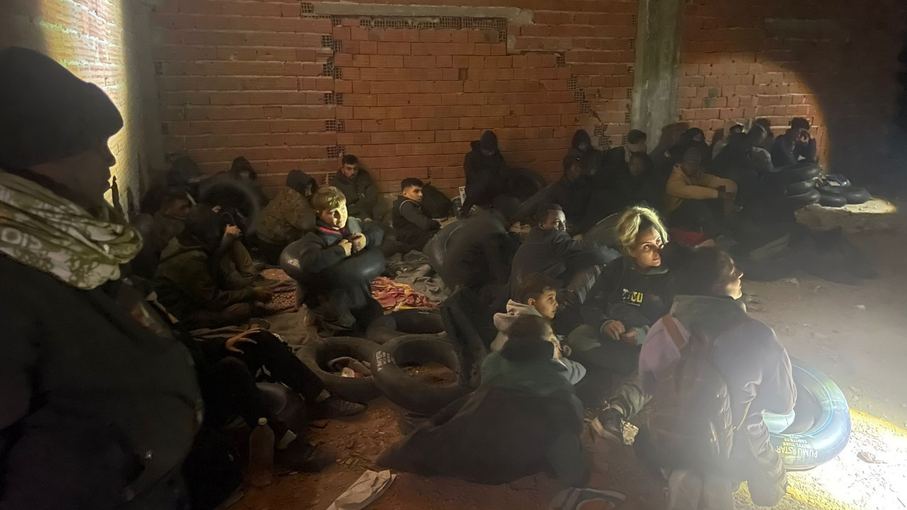 Metruk binada yakalandılar