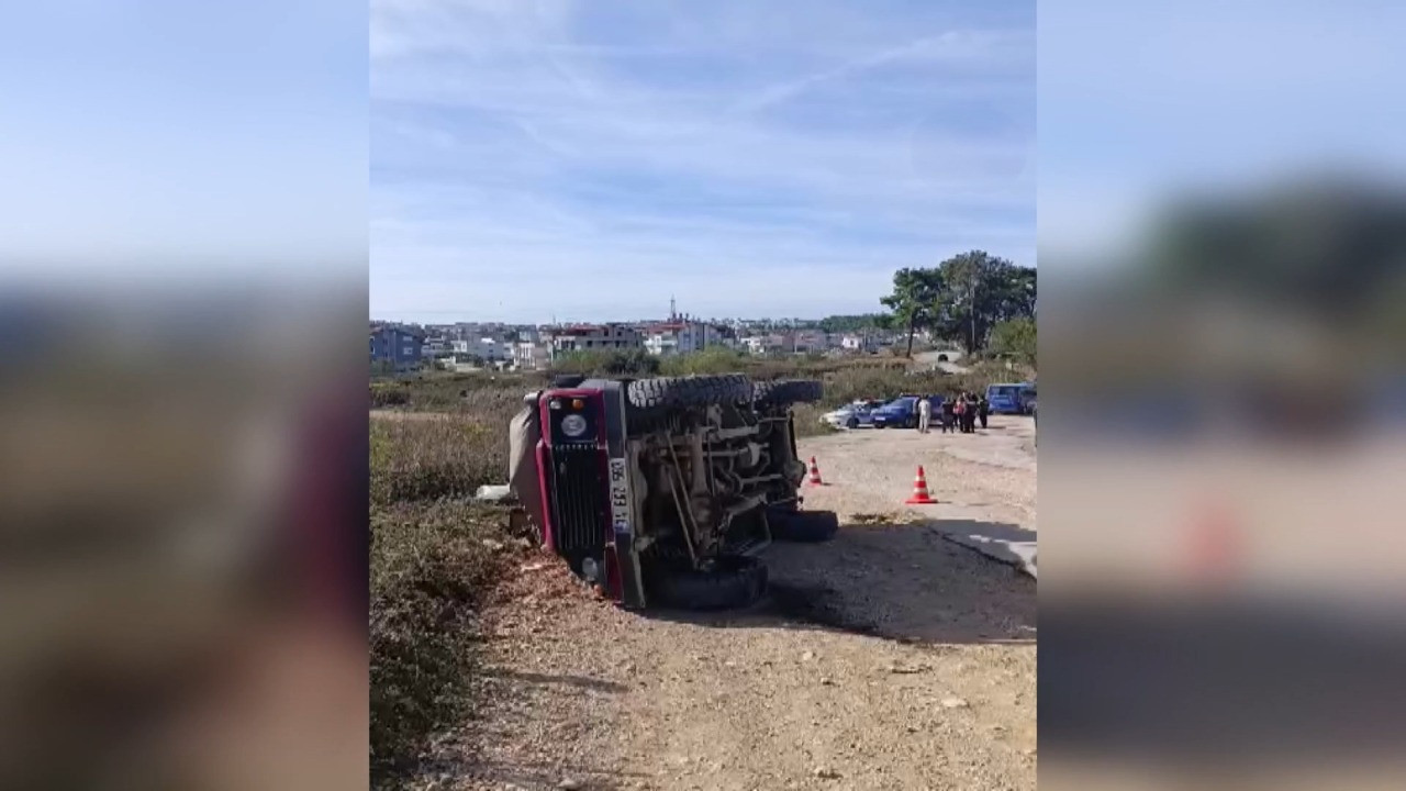 Safari aracı devrildi: 9 turist yaralandı