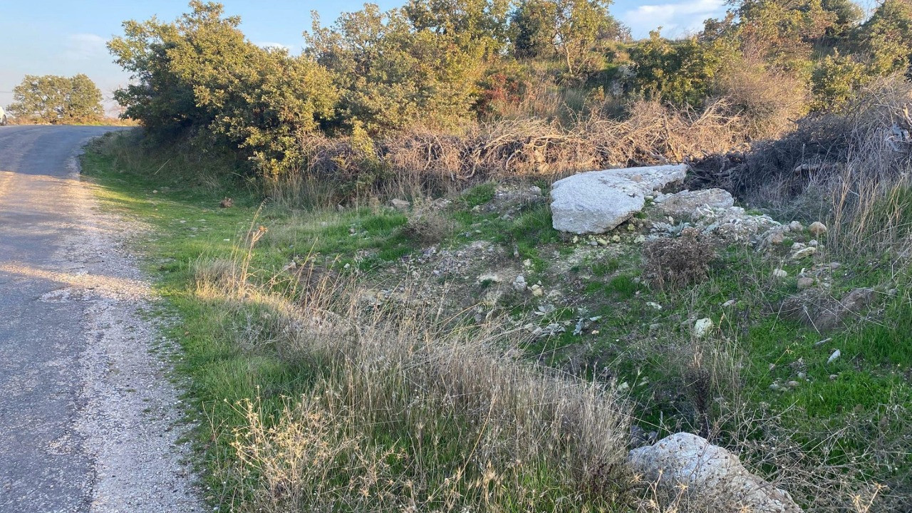 Boş arazide bebek cesedi bulundu