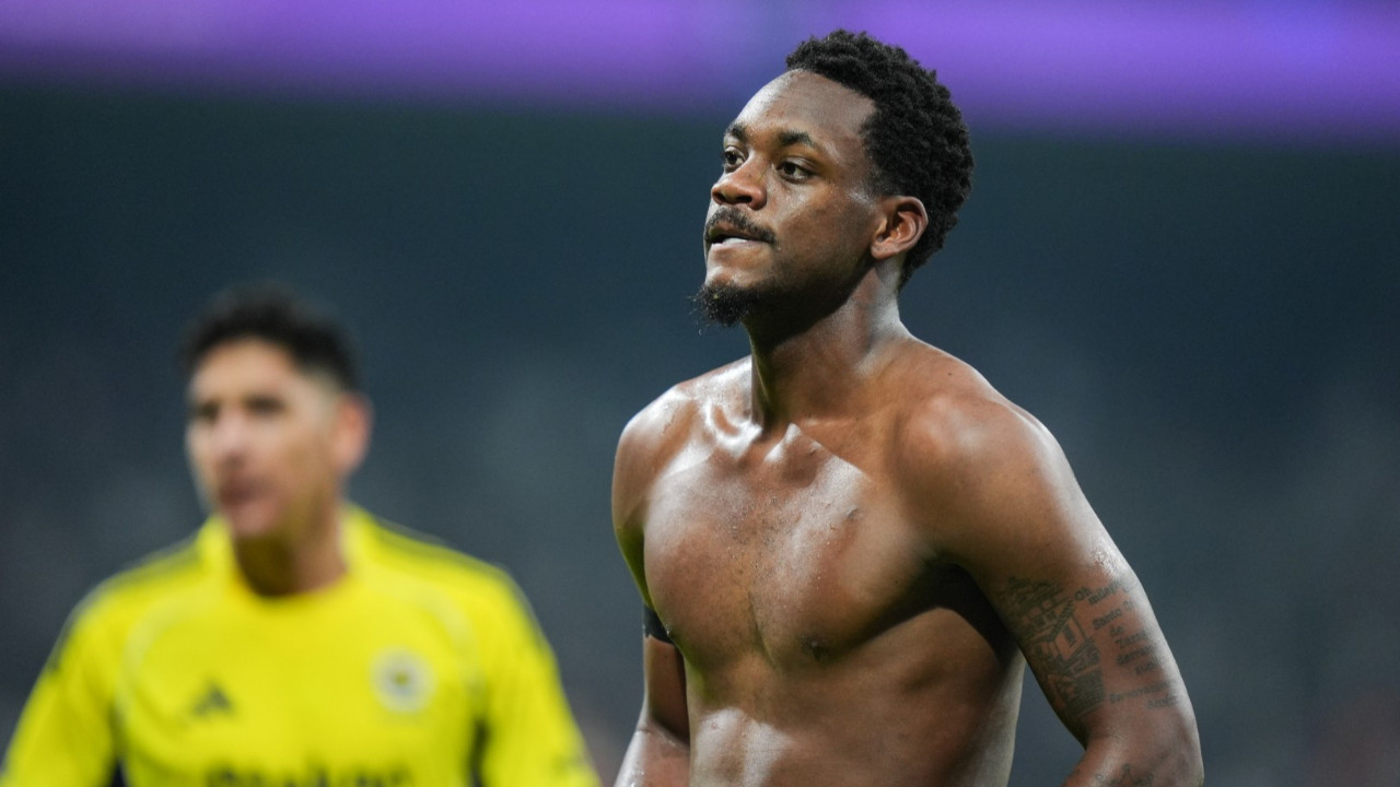 Jhon Duran, Beşiktaş'a gol attıktan sonra neden formasını çıkardığını açıkladı