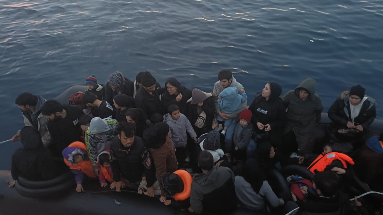 Çanakkale açıklarında 42 göçmen yakalandı