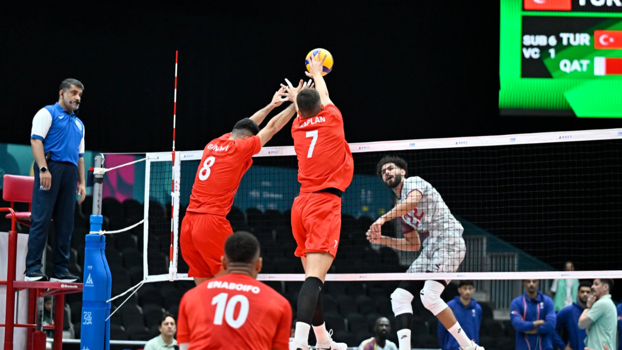 A Milli Erkek Voleybol Takımı, Katar'ı 3-1'le geçti