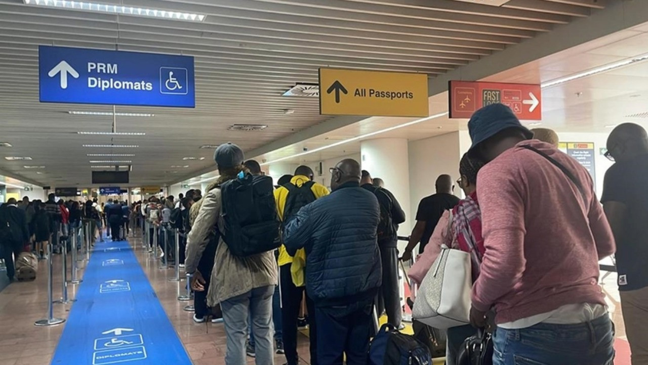 Brüksel Havalimanı’nda İHA alarmı: Uçuş trafiğine kapatıldı