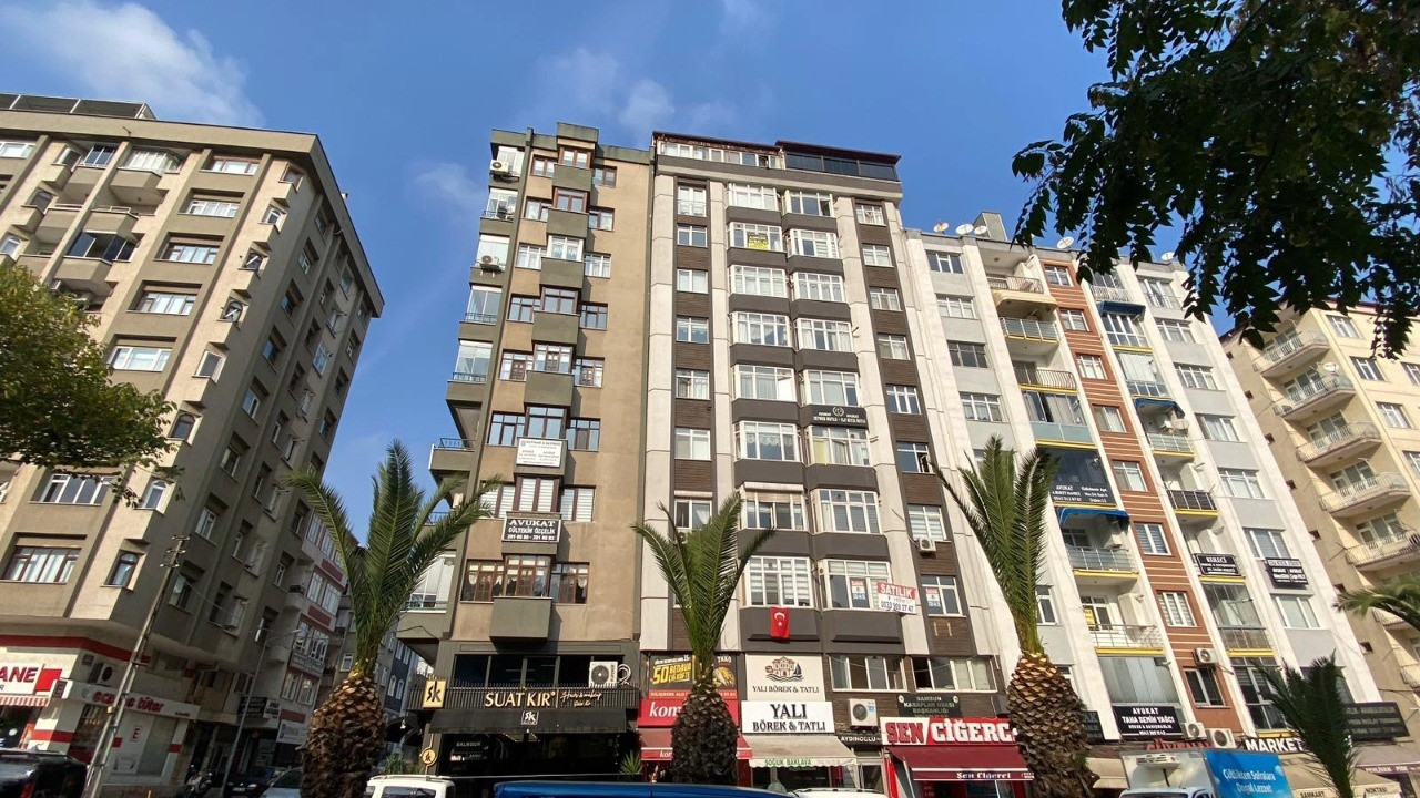 Mahkeme kararıyla komşusunun bir odasını kendine kattı