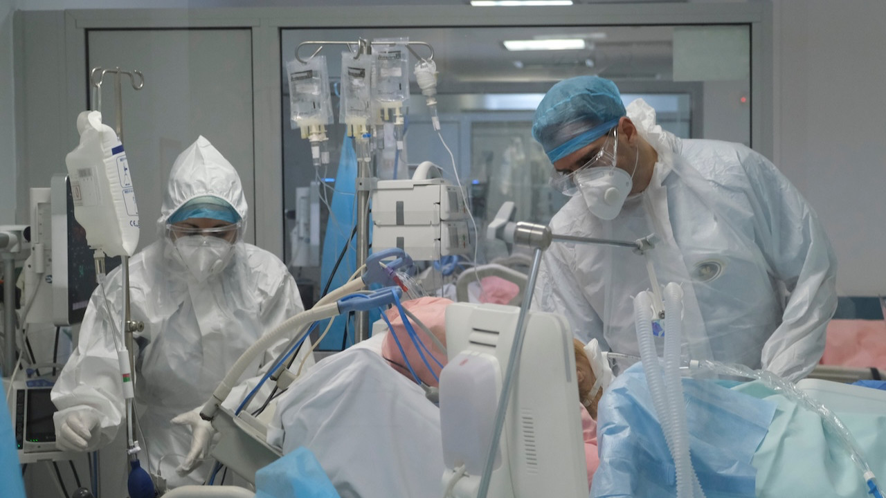 Komşuda doktorlar 48 saatlik greve gidiyor