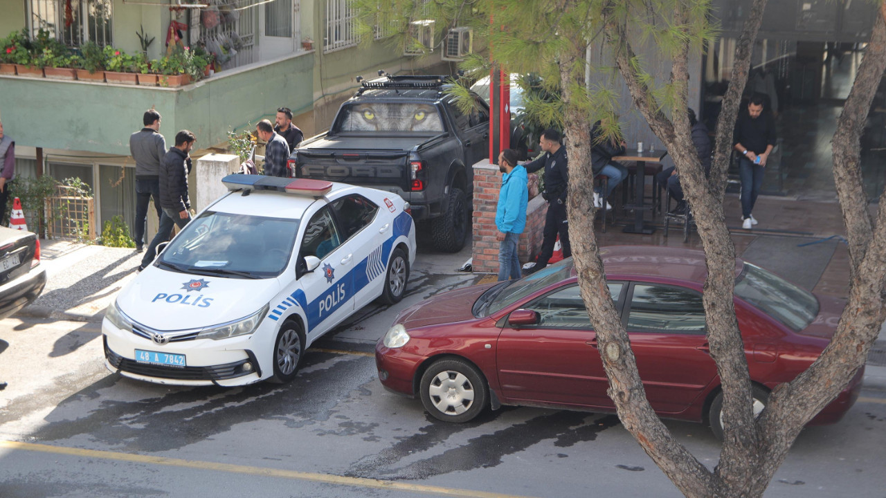 Karnından bıçaklandı, hastaneye kendi imkanlarıyla gitti