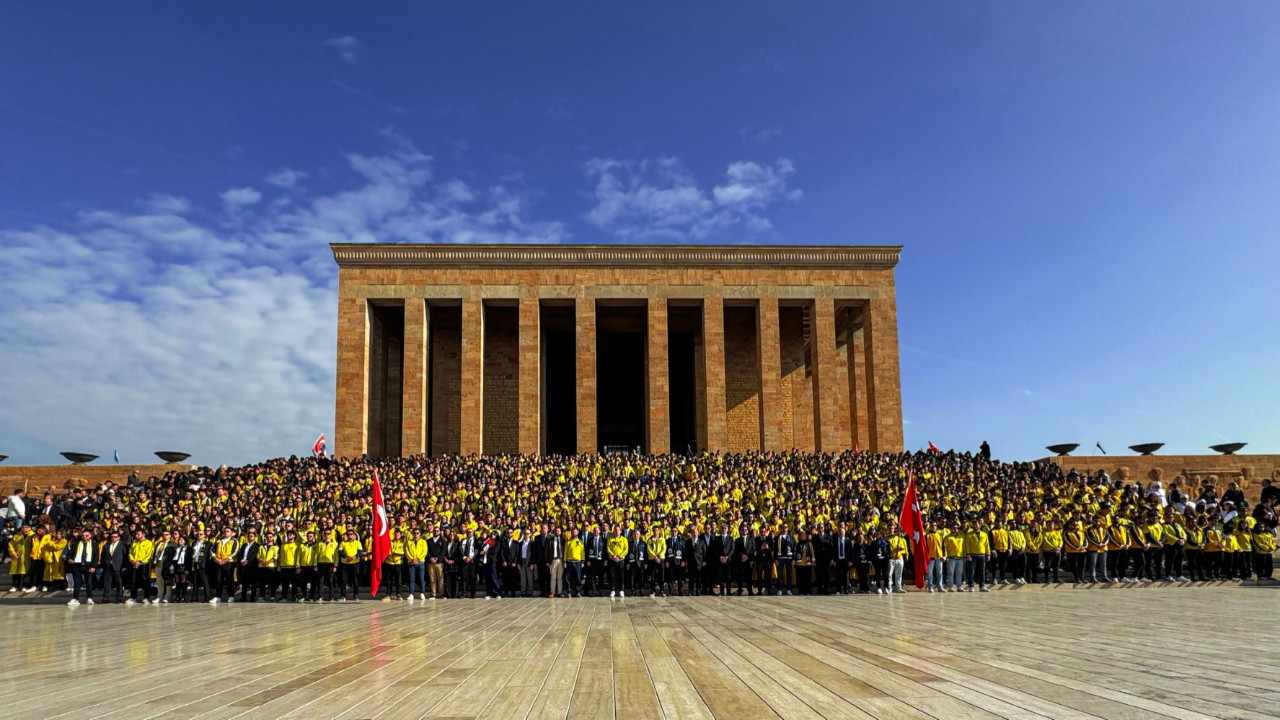 Fenerbahçeli taraftarlardan Anıtkabir’e ziyaret