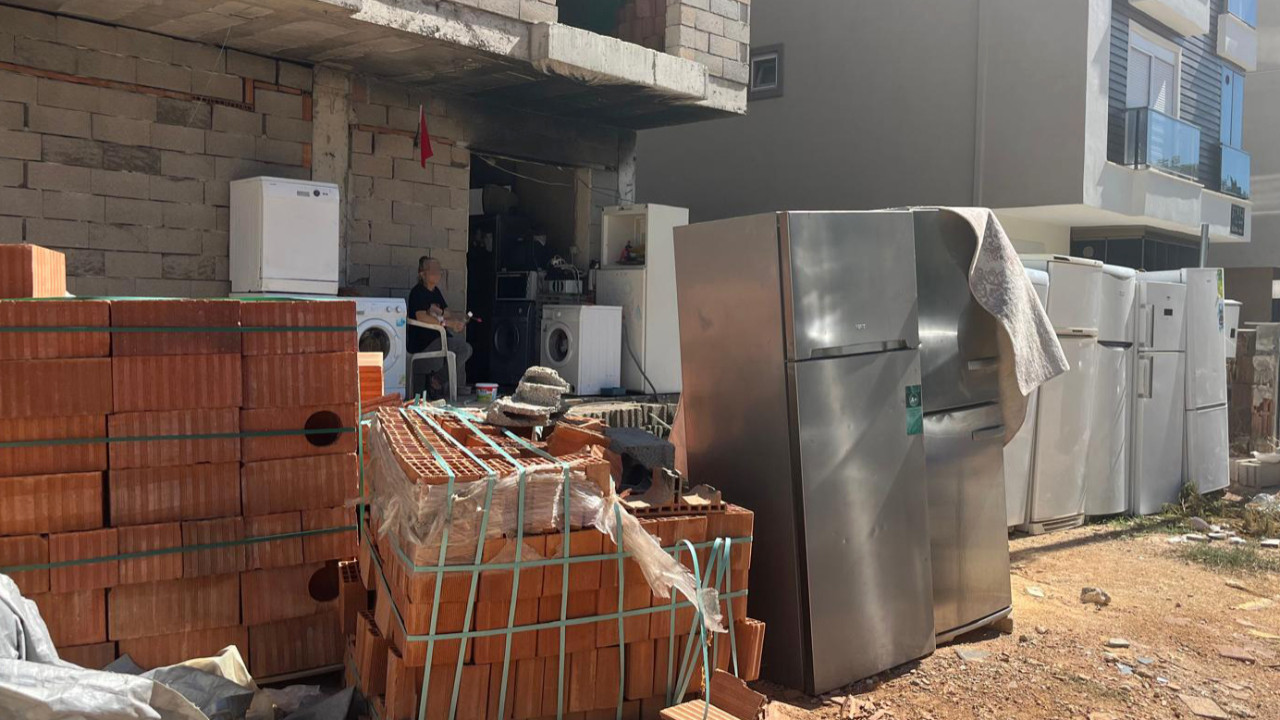 İnşaat bitmeden binaya yerleştiler