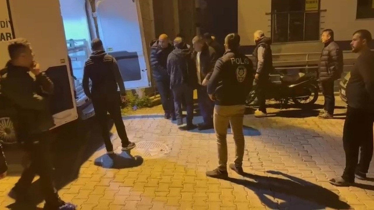 Yaşlı adam evde kanlar içinde ölü bulundu