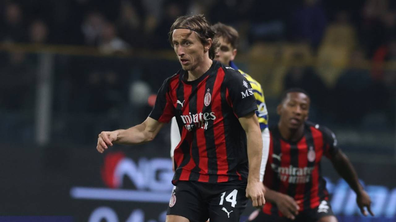 Milan, 2-0 öne geçtiği maçta puan kaybetti: Zirve yarışında yara aldı