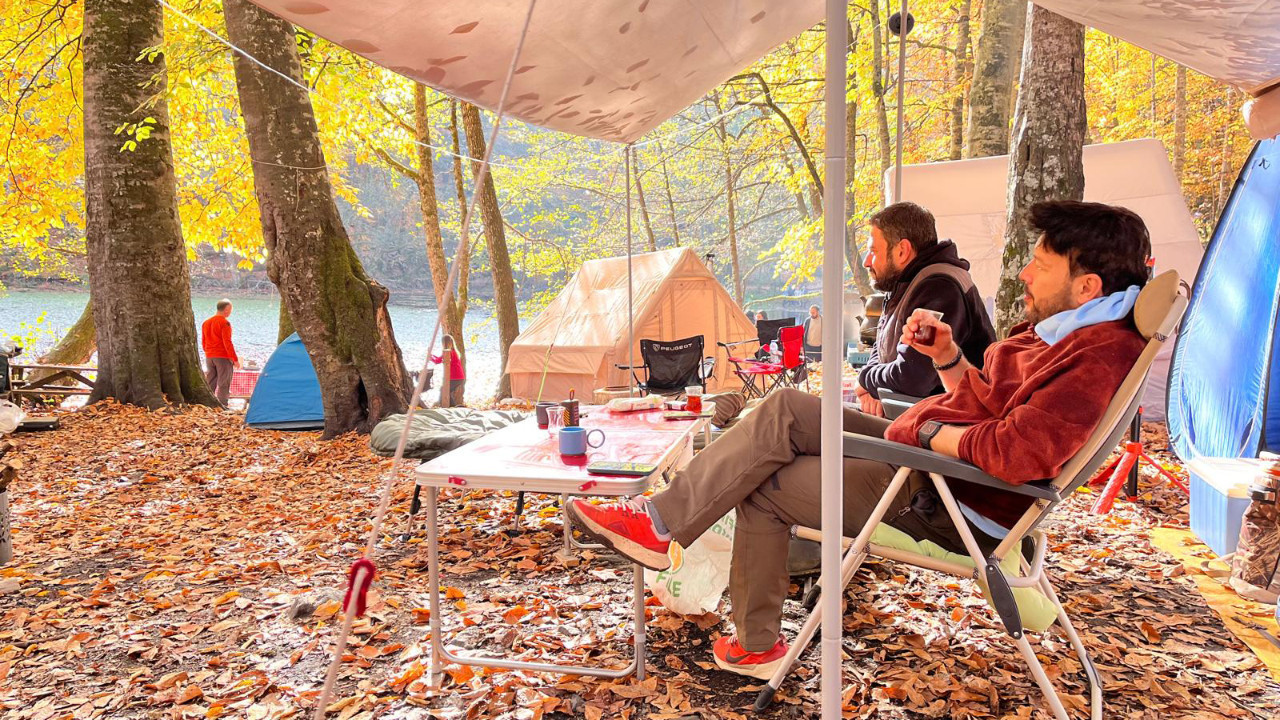Yedigöller Milli Parkı ziyaretçi akınına uğradı