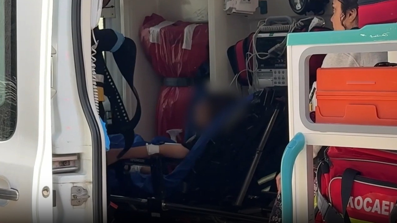 Bacağına inşaat demiri saplanan çocuk hastaneye kaldırıldı