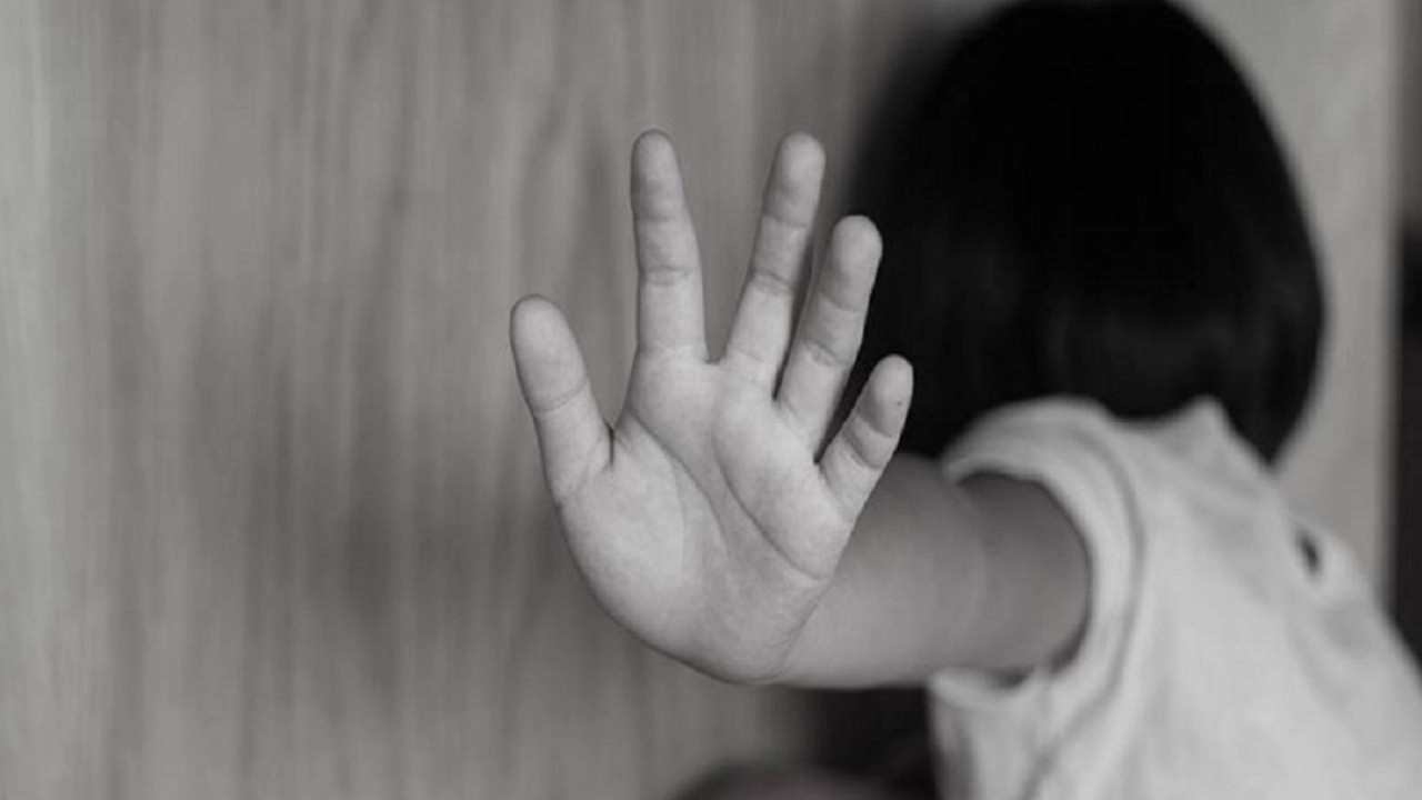 Genç kıza 7 yaşından bu yana kâbusu yaşattılar! Amcası, eniştesi ve komşusu