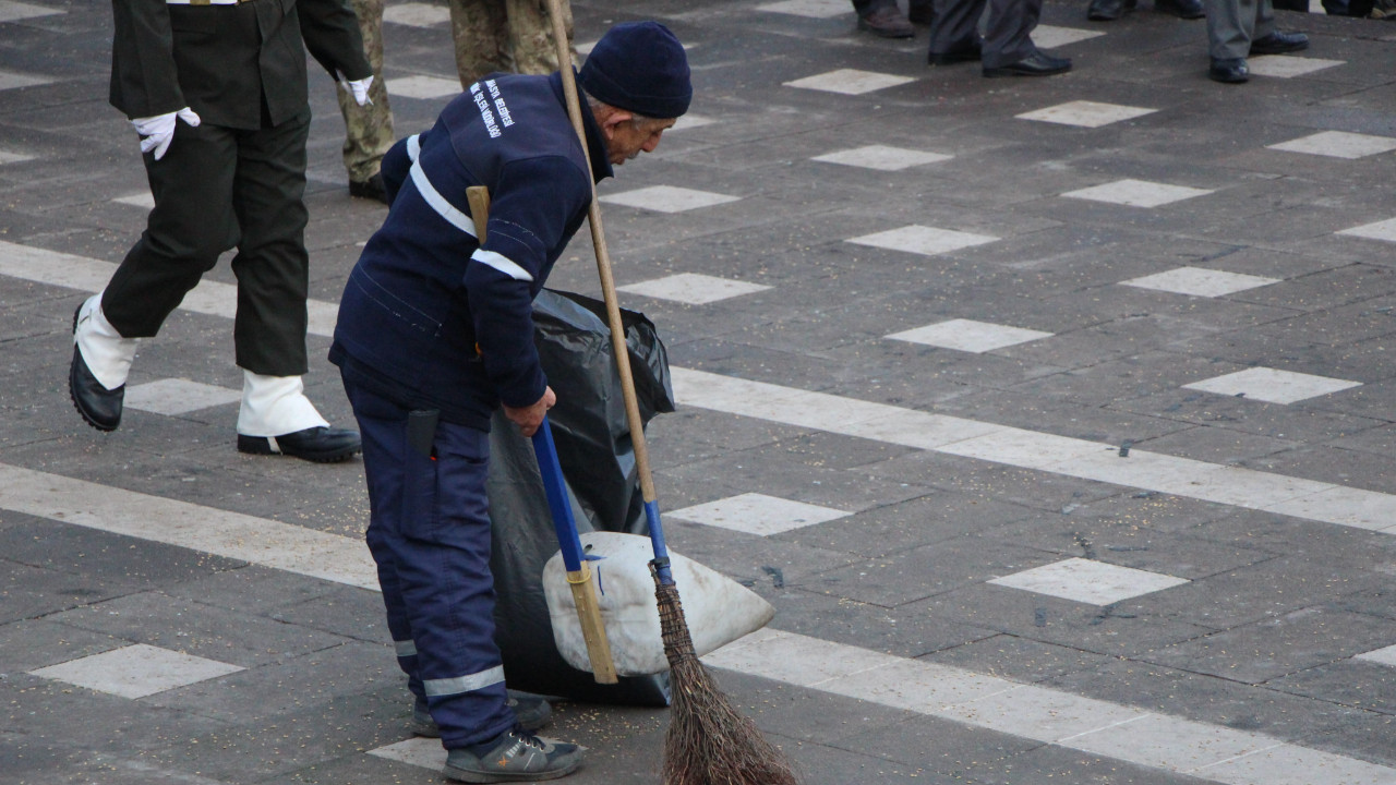 Zamanla yarıştı, bitirince Ata'ya saygı duruşunda bulundu: Vicdanım el vermedi