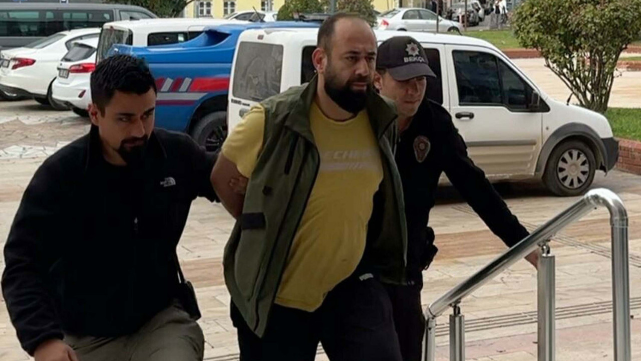 Atatürk için saygı duruşunda bulunanlarla alay eden kişiye hapis cezası