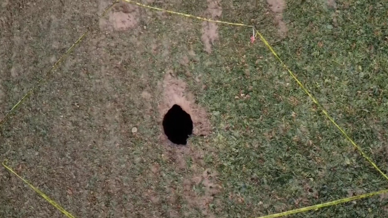 Aynı ilçede bir obruk daha: Tarlasına gittiğinde fark etti