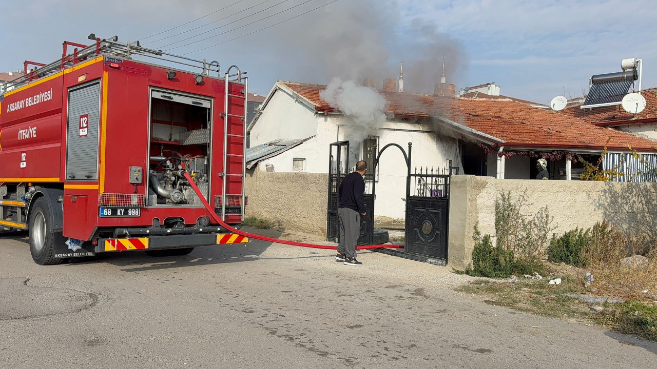 Annesinin evini yaktı