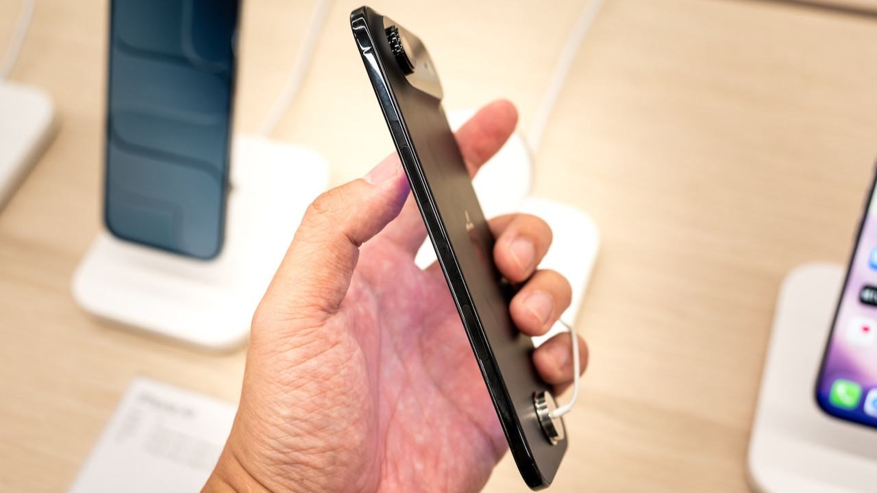 Apple, satamadığı iPhone Air'i askıya aldı