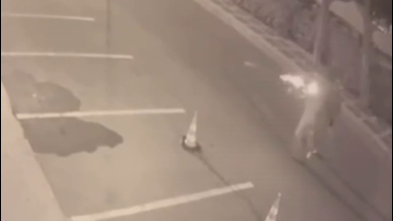 Dükkana ateş açıp kayda aldılar