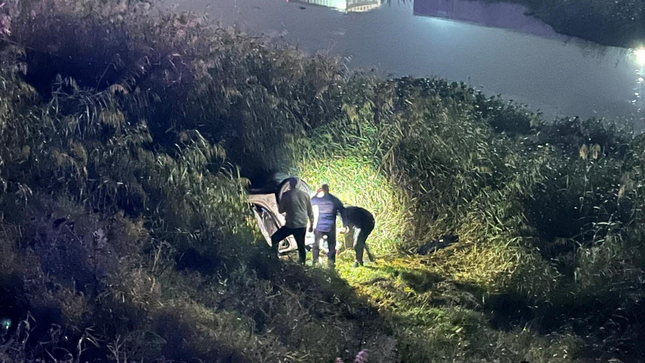 Kaçak göçmenleri taşıyan araç nehre uçtu: 9 yaralı