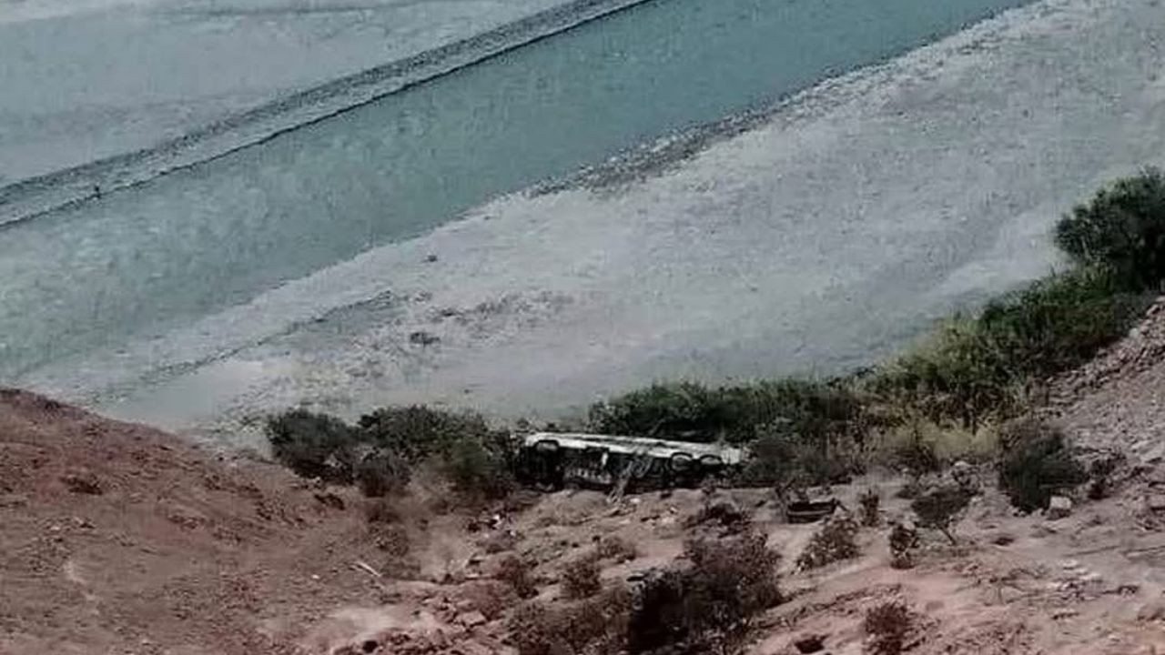 Katliam gibi kaza: 37 ölü, 18 yaralı