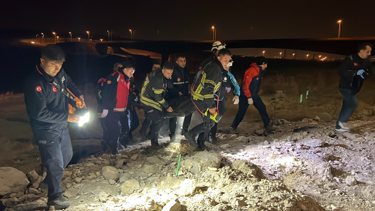 Viyadük yakınında kayboldu, otomobili uçurumda bulundu